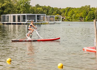 Vakantiehuis boven het water op een leuk park - 2
