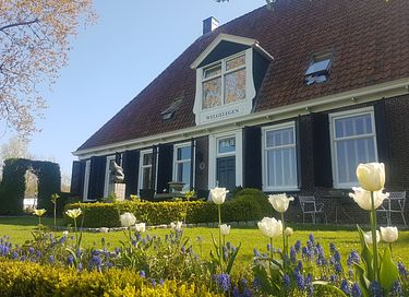 Romantic B&B with secret garden in Friesland