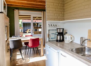 Attractive cottage for 4 right by the water - 4
