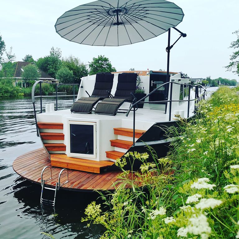Bateau-sauna privé avec un beau design - 1