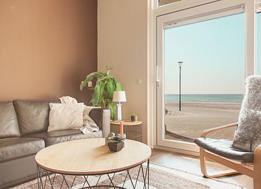 Stylish accommodation overlooking the water - 4