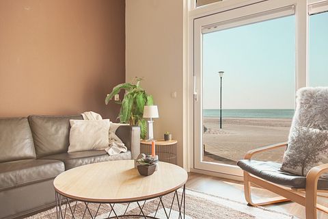 Stylish accommodation overlooking the water - 4