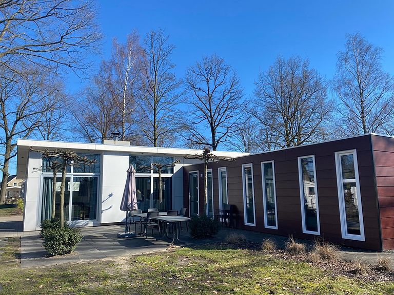 Groepsverblijf met sauna op een leuk park - 1