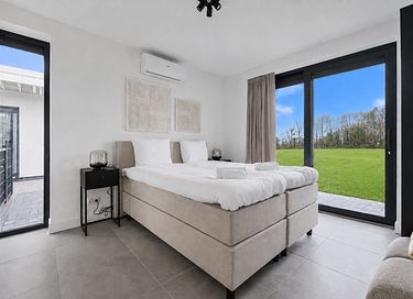Luxuriöse Villa mit Whirlpool, Sauna und Steg - 12