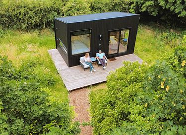 Sfeervolle houten cabin met terras