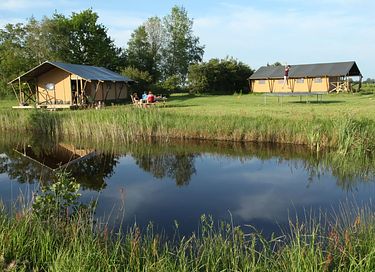 Geräumiges Glampingzelt (4p) am Wasser