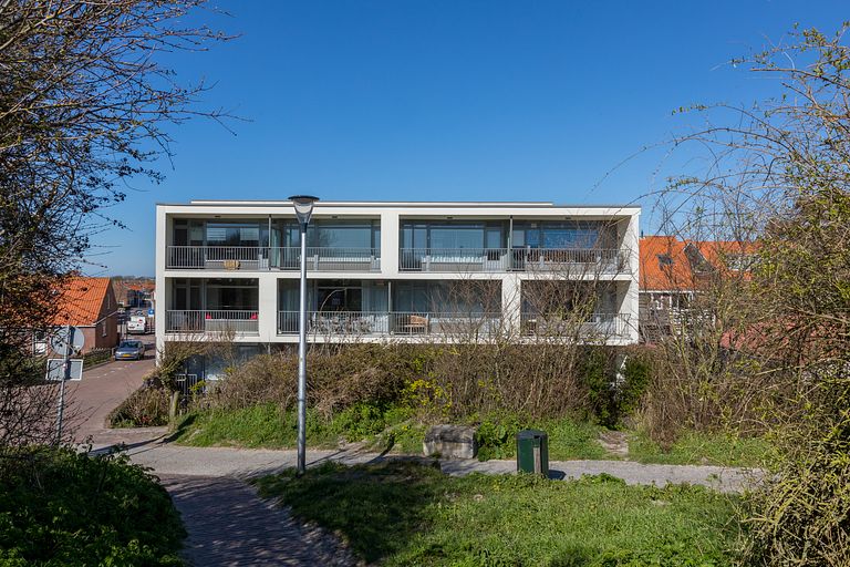 Apartment with balcony right by the sea - 1