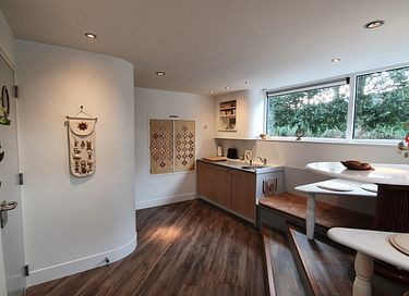 Modern design houseboat in quiet area - 6