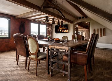 Beautifully renovated farmhouse with many luxuries - 10