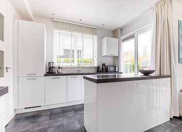 Luxe wellnessaccommodatie aan het water - 9