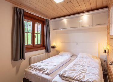 Wooden chalet near a natural lake - 11