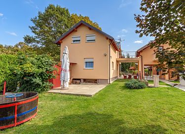 Group accommodation with private pool and sauna - 35