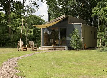 Knus tiny house met hottub (5p) in de natuur