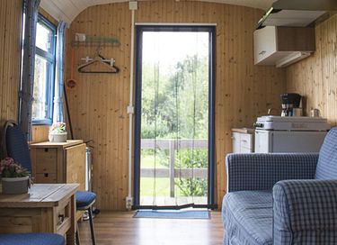 Cricus wagon on small campsite in Drenthe - 5