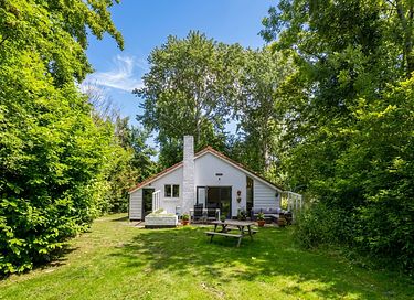 Cozy forest cabin 500 meters from the beach