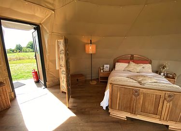 Glamping dome met hottub en uitzicht - 9