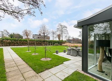 Detached villa with fenced garden - 19