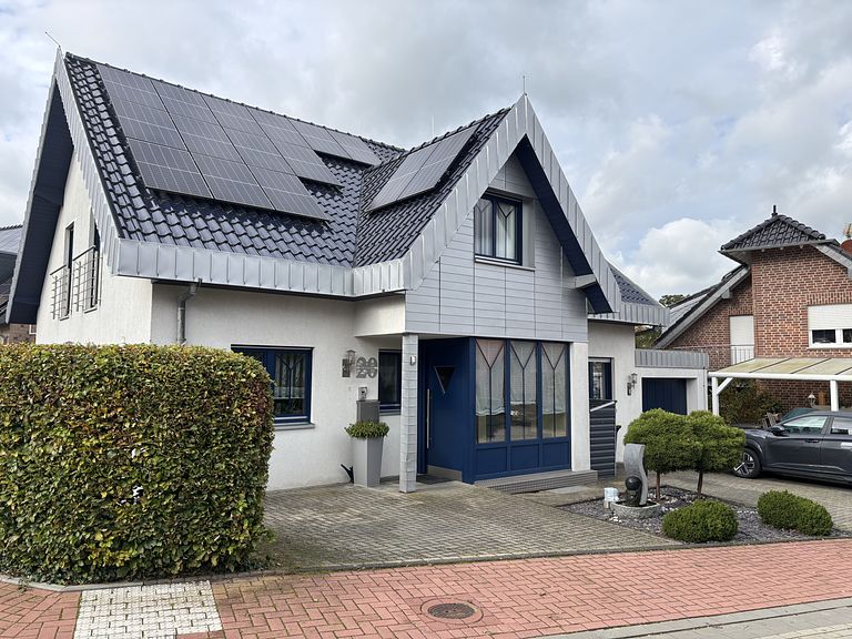 Spacious upstairs apartment in a rural setting - 1