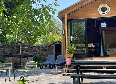 Maison enveloppante de bien-être avec sauna et bain à remous - 2
