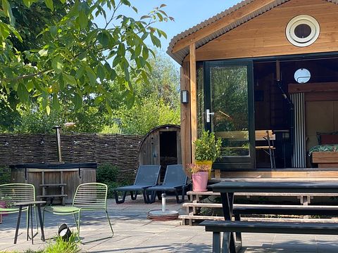 Maison enveloppante de bien-être avec sauna et bain à remous - 2