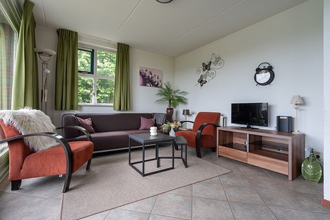 Animal friendly bungalow in Drenthe - 5