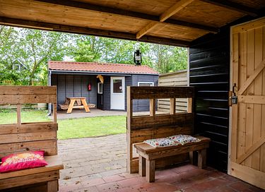 Attractive cottage for 4 right by the water - 2