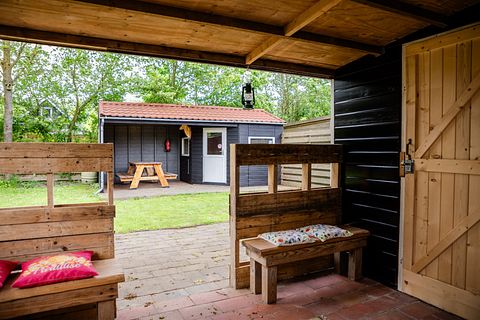 Attractive cottage for 4 right by the water - 2