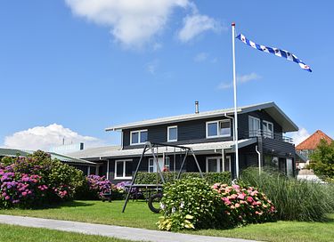 Gruppenunterkunft am Wasser mit Whirlpool