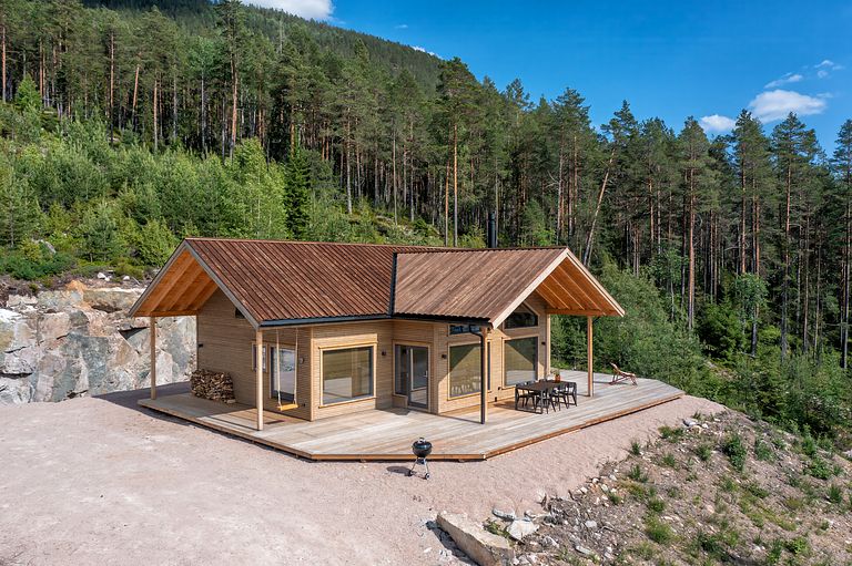 Luxury accommodation in rugged Norwegian nature - 1