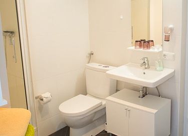Modern appartement met bergzicht en balkon - 7