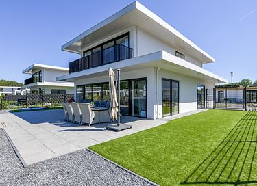 Child-friendly villa on the waterfront - 17