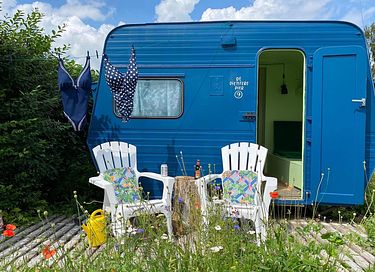 Retro caravan aan de Vinkeveense Plassen - 1