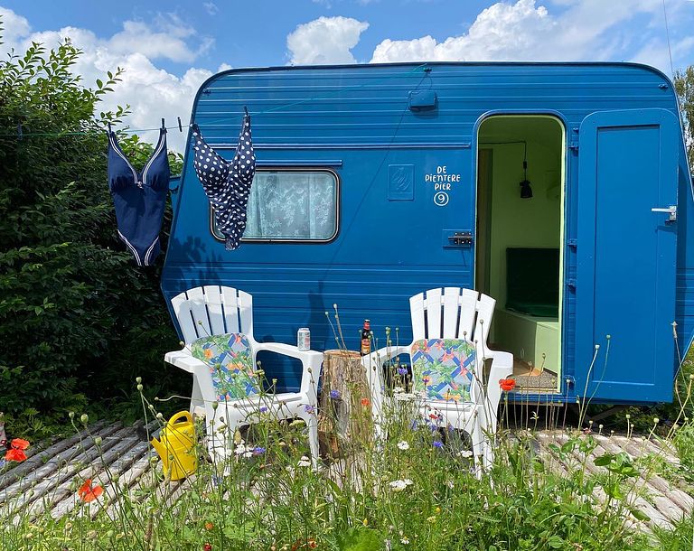 Retro caravan aan de Vinkeveense Plassen - 1