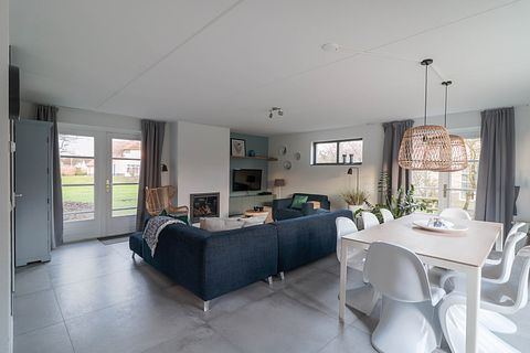 Spacious family home with wellness facilities - 4