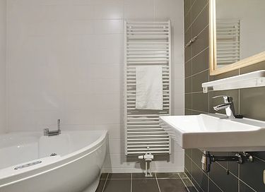 Waterfront holiday home with private sauna - 13