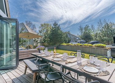 House with hot tub and outdoor shower - 24