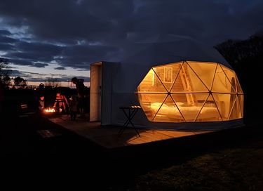 Glamping tent with bathroom and kitchen near forest - 19