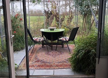 Spend the night in an orangery with hot tub - 18