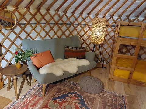 Charming yurt with a view of nature - 4