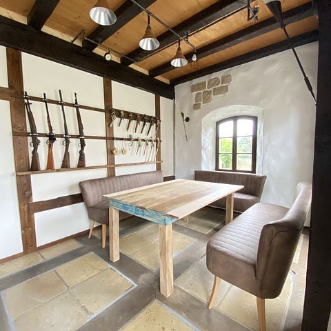 Bâtiment historique avec chambre à thème médiéval - 3