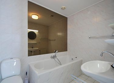 Detached waterfront bungalow - 19