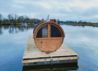 Tiny house in Friesland bij een groot meer - 24