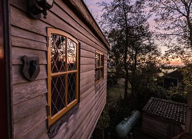 L'arbre a cabane avec un balcon dans un environnement naturel - 22