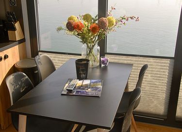 Overnachten op een luxe ingerichte houseboat - 8