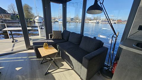 Houseboat op het water met mooi uitzicht  - 3