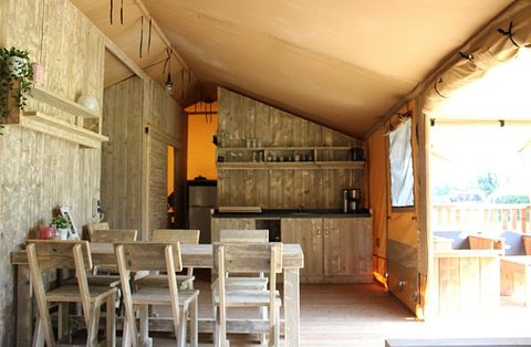 Tente de camping entièrement équipée (5p) - 3