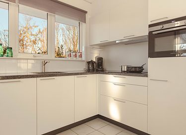 Detached waterfront bungalow - 17
