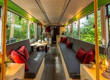 Uniek overnachten in een harmonica bus - 4