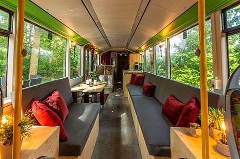 Uniek overnachten in een harmonica bus - 4