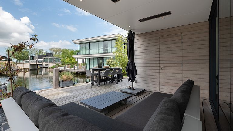 Waterfront villa on Lake Veere - 1